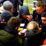 Arsenals Trainer Mikel Arteta (r) wirkte nach der peinlichen Pokal-Pleite gefasst.