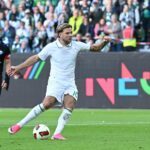 Niclas Füllkrug trifft per Elfmeter zum 2:2 für Werder Bremen.