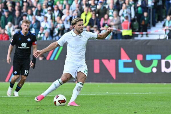 Niclas Füllkrug trifft per Elfmeter zum 2:2 für Werder Bremen.