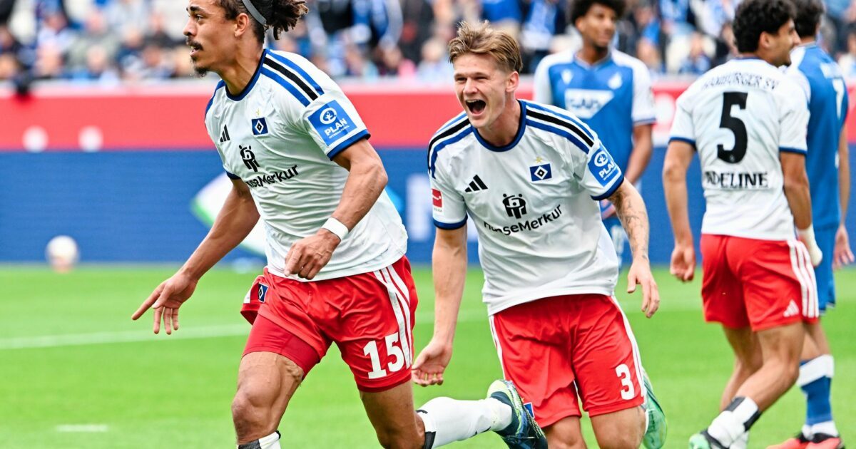 Yussuf Poulsen (l.) geht als Torschütze beim HSV voran.
