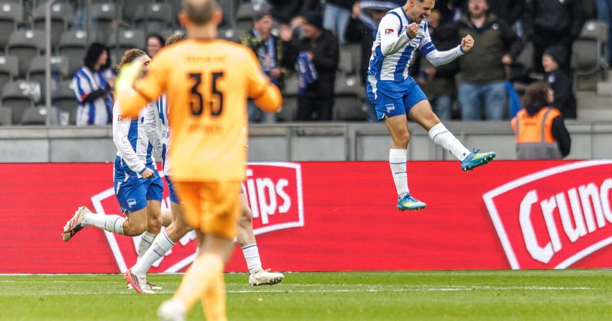 Siegtreffer in der Nachspielzeit: Brekalo (M) sorgt für den Hertha-Sieg.