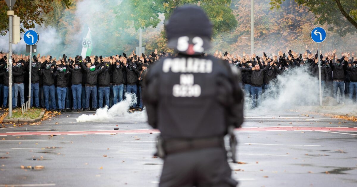 Immer wieder brisant: Das Niedersachsen-Derby zwischen Hannover und Braunschweig. (Archivbild)