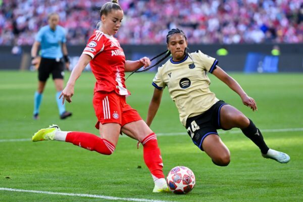 Abflug: Esmee Brugts (r) und der FC Barcelona sind für die Club-WM in den USA bereits qualifiziert. (Archivbild)