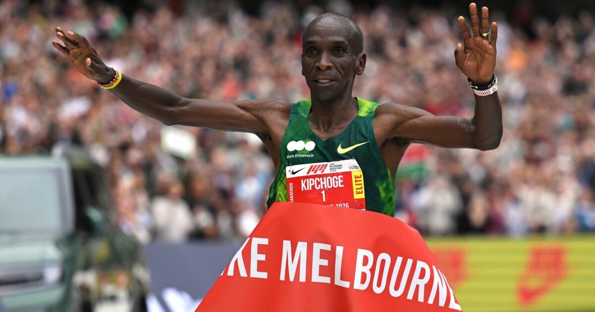Der 41-jährige Eliud Kipchoge aus Kenia gewinnt den Melbourne-Marathon.