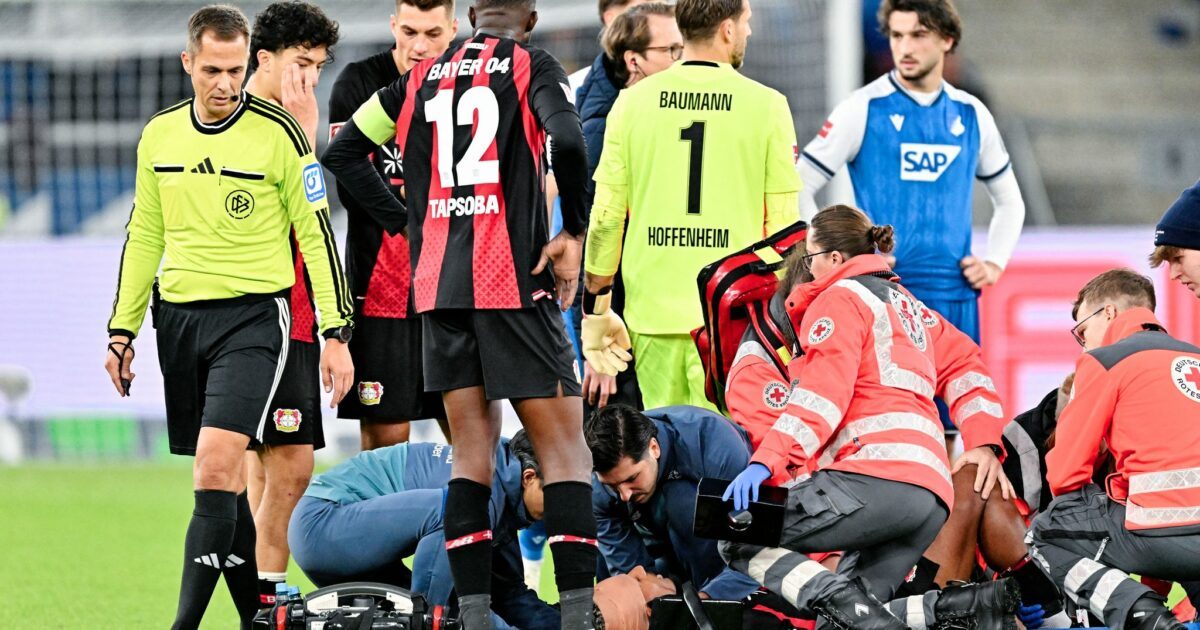 Badé wurde verletzt vom Feld getragen.