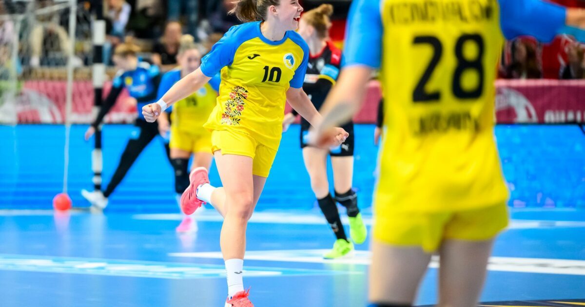 Due ukrainische Handballerin Iryna Prokopiak bei der EM-Qualifikation 2023. (Archivbild)