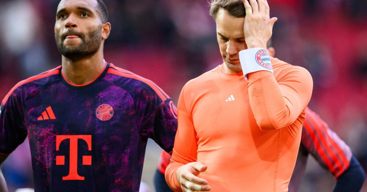 Manuel Neuer (r) nach dem Spiel und seinem heftigen Patzer in Augsburg.