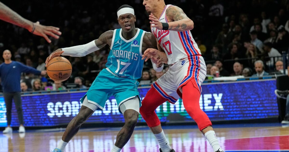Dennis Schröder (l.) feierte ein erfolgreiches Debüt für sein neues Team.