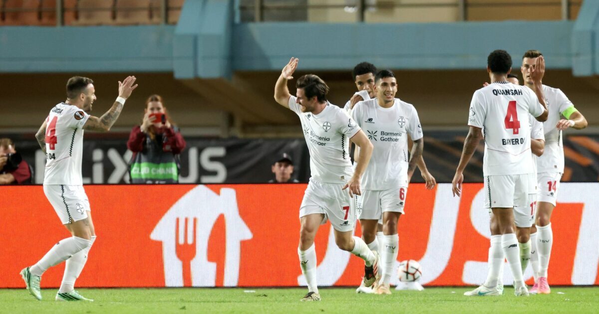 Leverkusen jubelt über ein Tor auf Kreta.