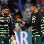 Spielt wohl nicht mehr mit Ronaldo in der Auswahl: Bruno Fernandes (l). (Archivbild)