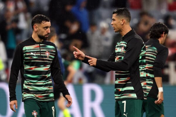 Spielt wohl nicht mehr mit Ronaldo in der Auswahl: Bruno Fernandes (l). (Archivbild)