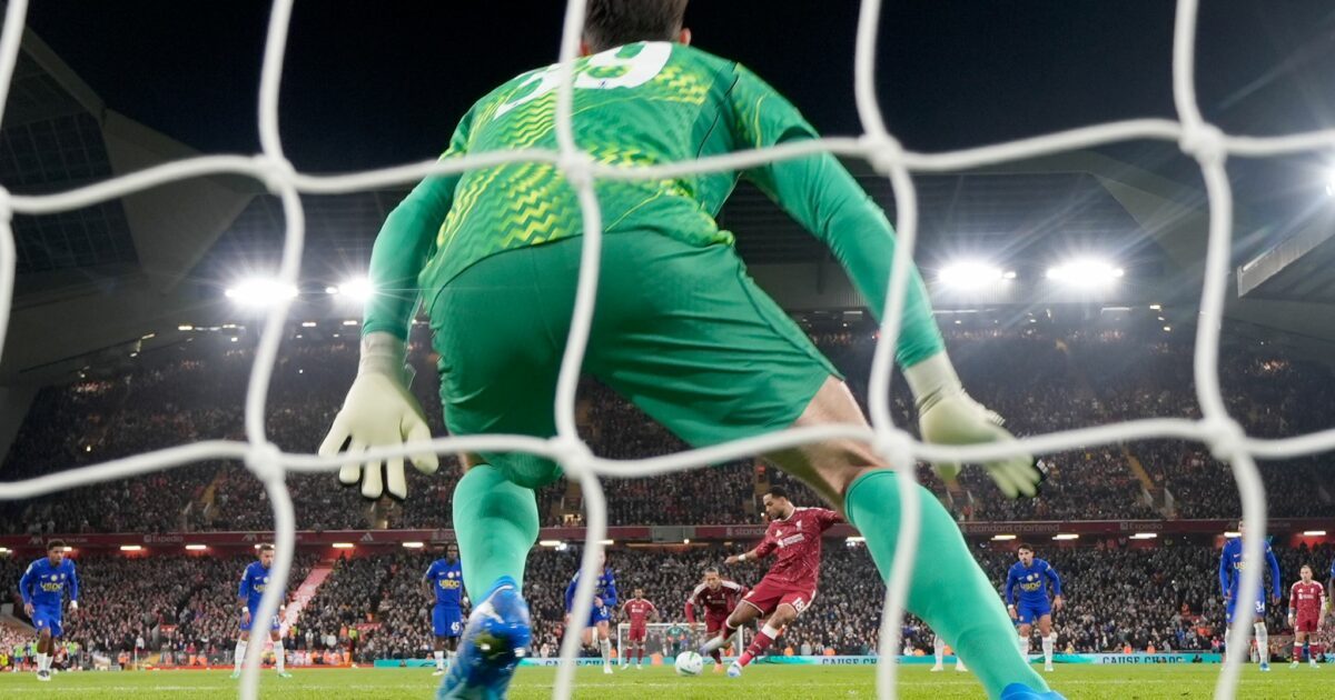 Cody Gakpo verwandelte seinen Strafstoß sicher gegen Chelsea-Keeper Mike Penders.