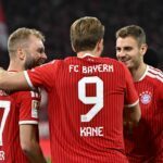 Torschütze Konrad Laimer (l) und seine Kollegen bejubeln das 1:0.