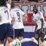 Hat gut lachen: Bayern-Verteidiger Dayot Upamecano feiert sein Tor zum 1:0.